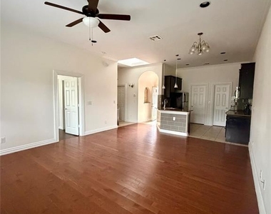 398 Mesa Dr - Photo Thumbnail 3
