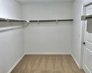 9008 Gage Dr - Photo Thumbnail 3