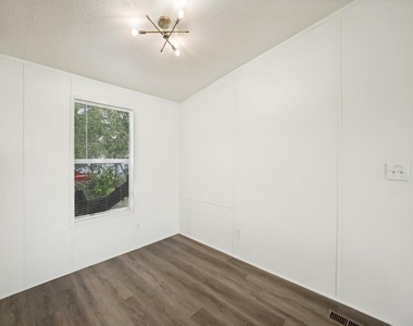 4654 Old Howard Rd - Photo Thumbnail 7