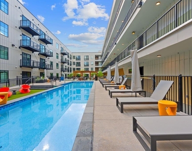4315 S Congress Ave - Photo Thumbnail 3