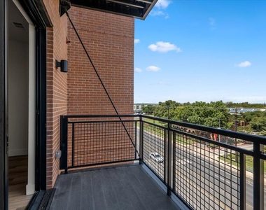 4315 S Congress Ave - Photo Thumbnail 37