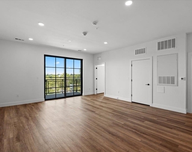 4315 S Congress Ave - Photo Thumbnail 24