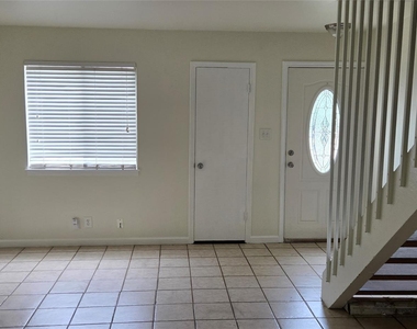 8811 Dawnridge Cir - Photo Thumbnail 10