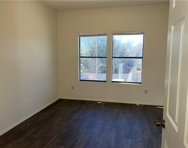 2415 W Slaughter Ln - Photo Thumbnail 13