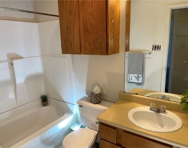 2415 W Slaughter Ln - Photo Thumbnail 15