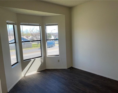 2415 W Slaughter Ln - Photo Thumbnail 9