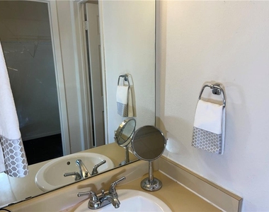 2415 W Slaughter Ln - Photo Thumbnail 11