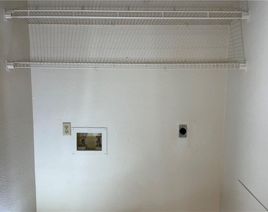 2415 W Slaughter Ln - Photo Thumbnail 16