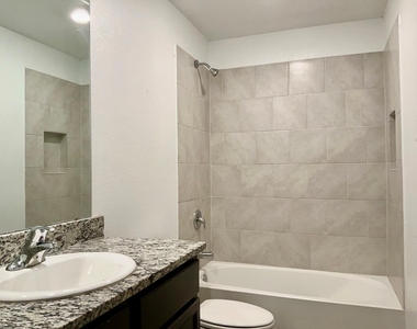 317 Riverdale Dr - Photo Thumbnail 9