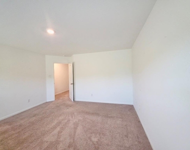 317 Riverdale Dr - Photo Thumbnail 5