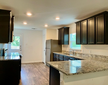 317 Riverdale Dr - Photo Thumbnail 2