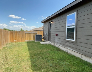 317 Riverdale Dr - Photo Thumbnail 15
