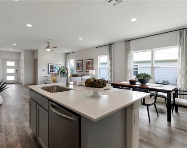 3009 Egan Dr - Photo Thumbnail 5