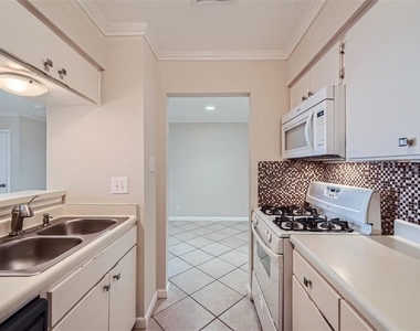 7920 Rockwood Ln - Photo Thumbnail 6