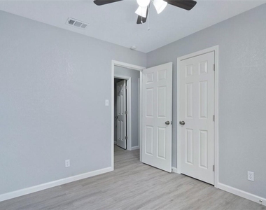 615 S 15th St - Photo Thumbnail 3