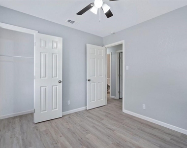 615 S 15th St - Photo Thumbnail 9