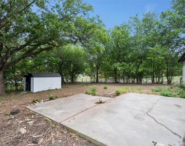 615 S 15th St - Photo Thumbnail 2