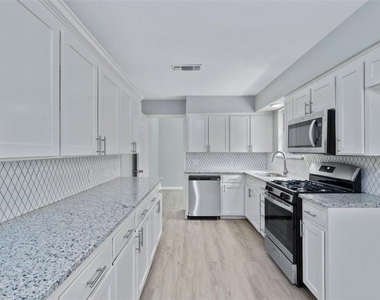 615 S 15th St - Photo Thumbnail 13