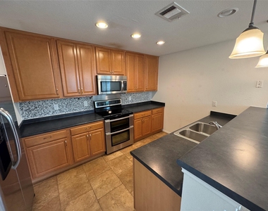 8901 Stambourne St - Photo Thumbnail 5