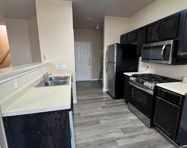 2705 Westhampton Ct - Photo Thumbnail 5
