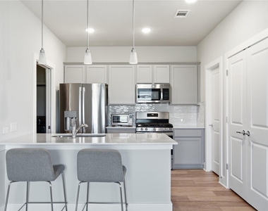 135 Pinnacle Ln - Photo Thumbnail 5