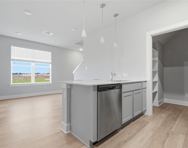 135 Pinnacle Ln - Photo Thumbnail 8