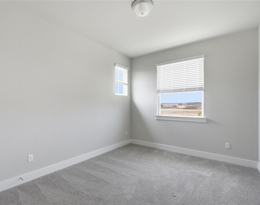 135 Pinnacle Ln - Photo Thumbnail 15