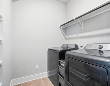 135 Pinnacle Ln - Photo Thumbnail 13