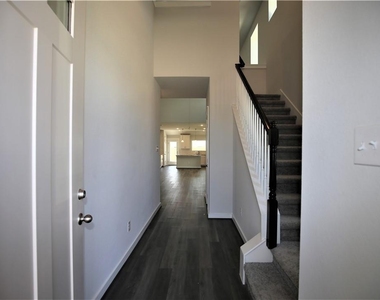 635 Pheasant Hill Ln - Photo Thumbnail 4