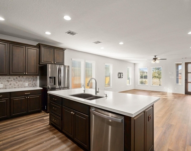 932 Azul Lagoon Dr - Photo Thumbnail 5