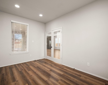 932 Azul Lagoon Dr - Photo Thumbnail 10
