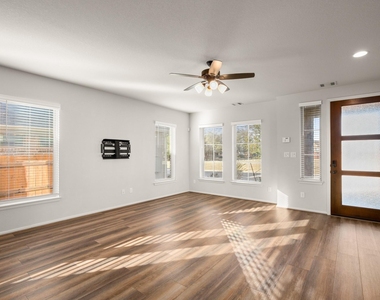 932 Azul Lagoon Dr - Photo Thumbnail 1