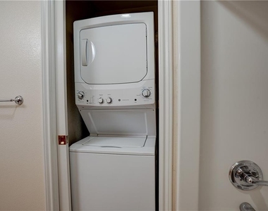 412 Burleson St - Photo Thumbnail 13