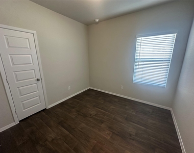 2709 Derwent Dr - Photo Thumbnail 11