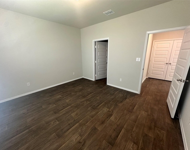 2709 Derwent Dr - Photo Thumbnail 6