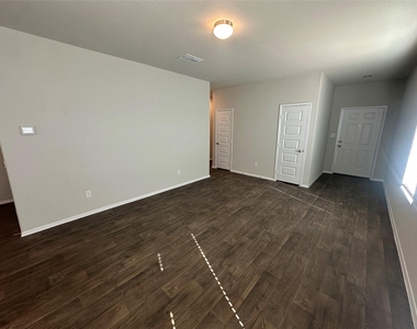 2709 Derwent Dr - Photo Thumbnail 5