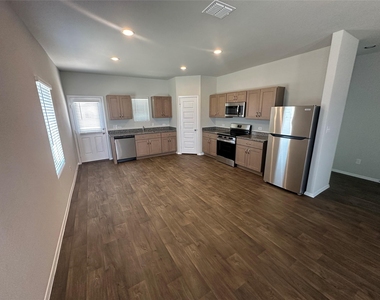 2709 Derwent Dr - Photo Thumbnail 2