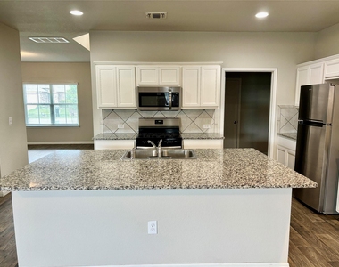 1905 Alamo Heights Ave - Photo Thumbnail 4