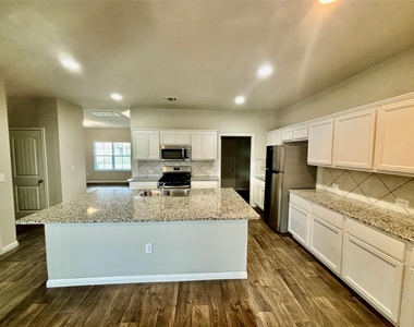 1905 Alamo Heights Ave - Photo Thumbnail 5