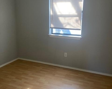 1203 W 49th St - Photo Thumbnail 6