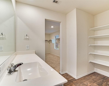 383 Sickle Loop - Photo Thumbnail 20