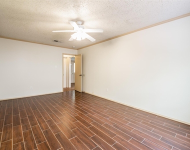 1006 Silbury Dr - Photo Thumbnail 3