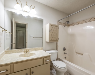 1006 Silbury Dr - Photo Thumbnail 12
