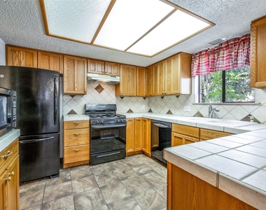 1006 Silbury Dr - Photo Thumbnail 11