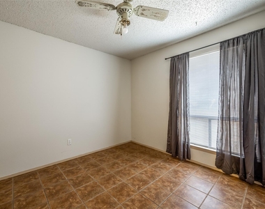 1006 Silbury Dr - Photo Thumbnail 14
