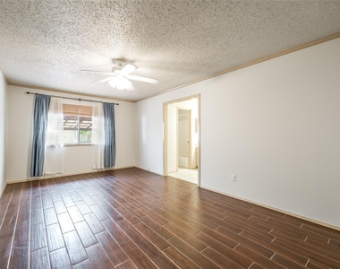 1006 Silbury Dr - Photo Thumbnail 2