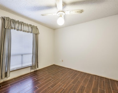 1006 Silbury Dr - Photo Thumbnail 13