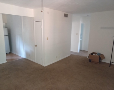 2808 Windsor Rd - Photo Thumbnail 11