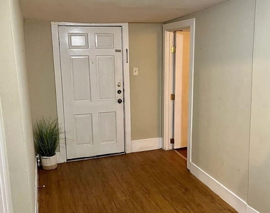 706 W 32nd St - Photo Thumbnail 9