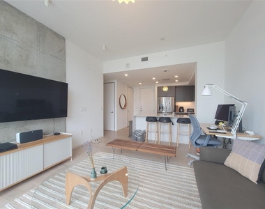 301 West Ave - Photo Thumbnail 7